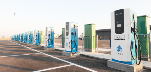 热烈祝贺县人大十六届政协十四届一次会议胜利召开 新能源充电桩建设助力绿色发展新征程