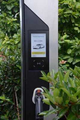 爱玛电动车何时拥抱800V快充？新能源充电桩的现在与未来