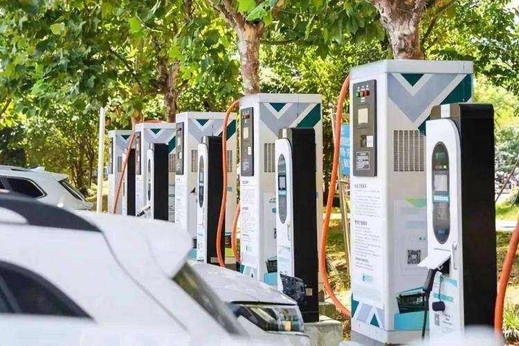 新能源充电桩 迅猛增长下的机遇与挑战